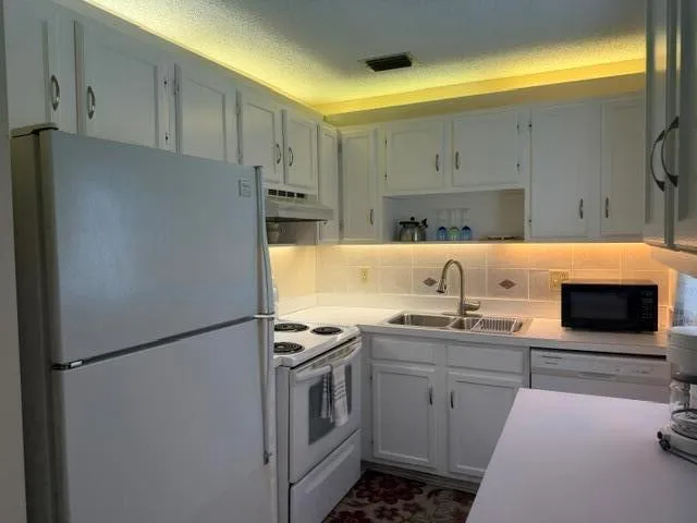 16 Vista Palm Lane #105 Vero Beach, FL 32962