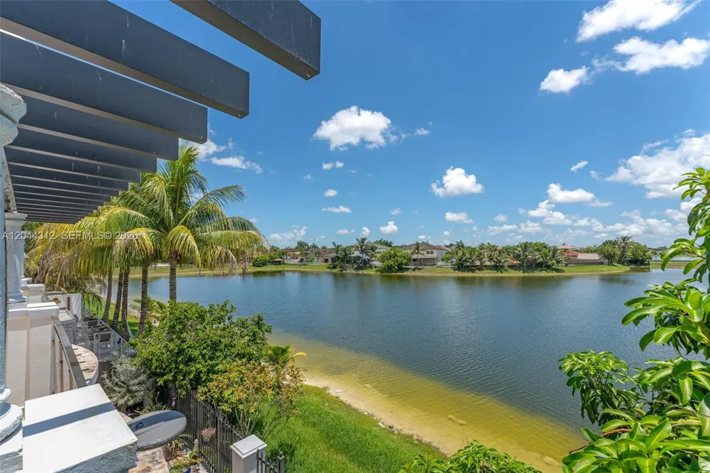 15262 SW 11th St Miami, FL 33194