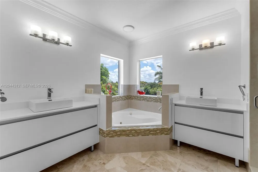 15262 SW 11th St Miami, FL 33194