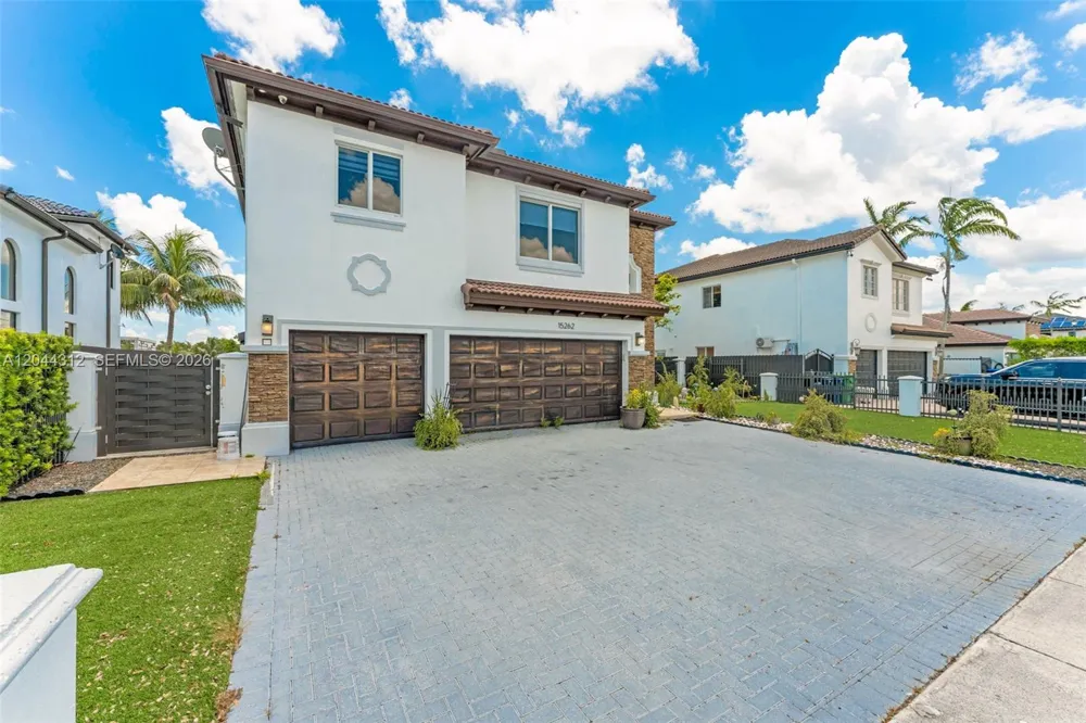 15262 SW 11th St Miami, FL 33194