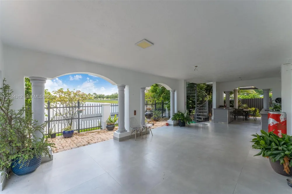 15262 SW 11th St Miami, FL 33194
