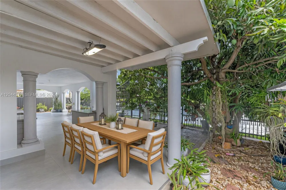 15262 SW 11th St Miami, FL 33194