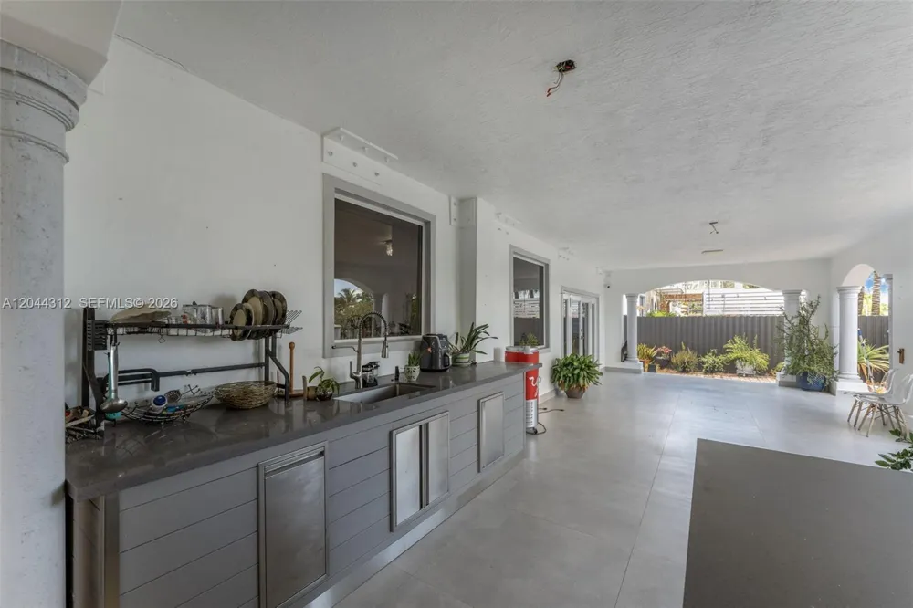 15262 SW 11th St Miami, FL 33194