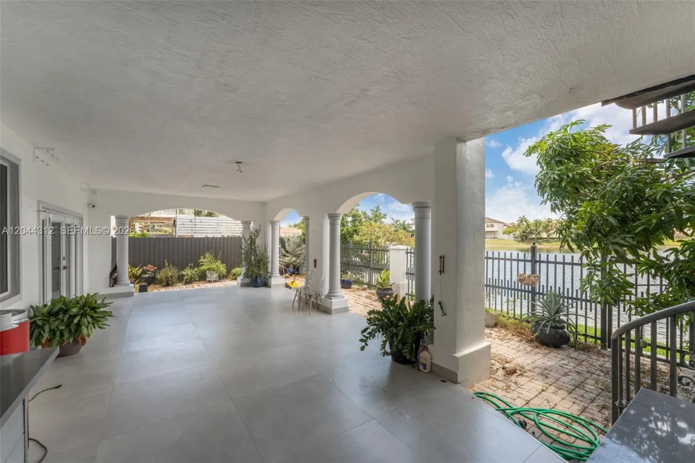 15262 SW 11th St Miami, FL 33194