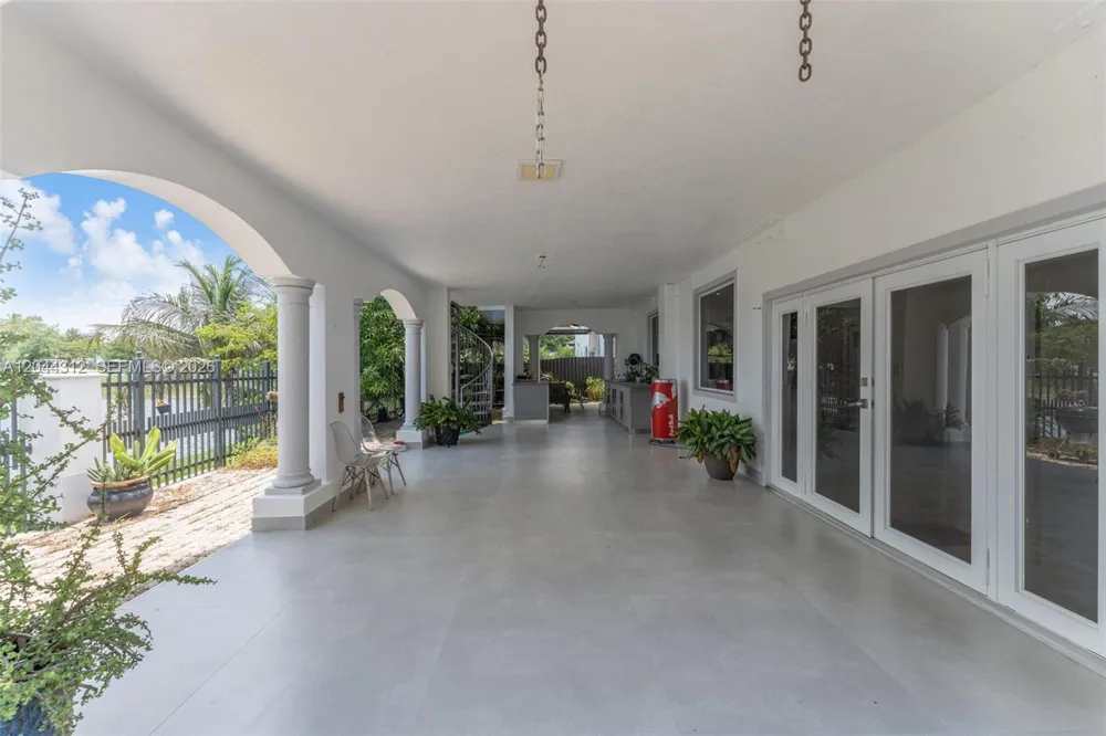 15262 SW 11th St Miami, FL 33194