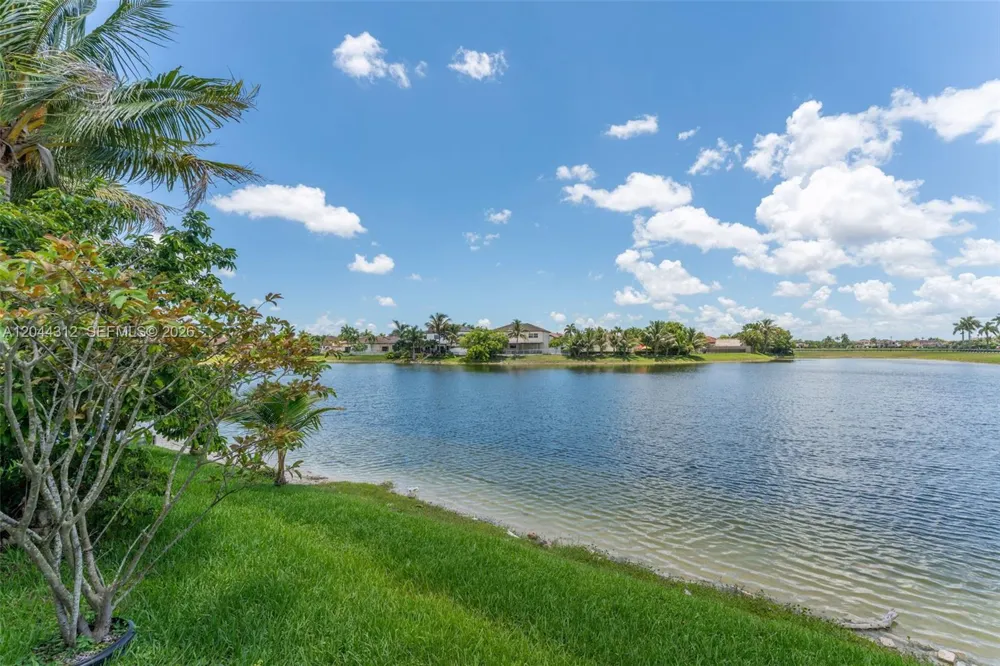 15262 SW 11th St Miami, FL 33194