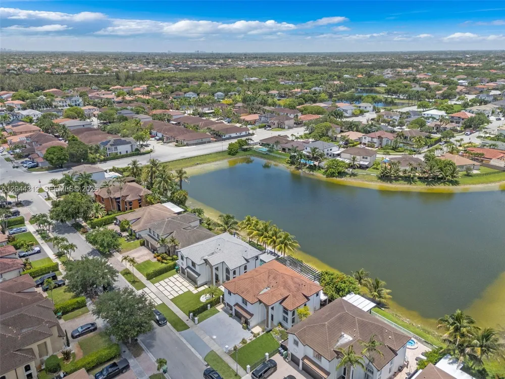 15262 SW 11th St Miami, FL 33194