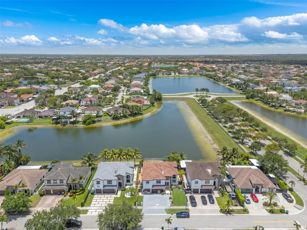 15262 SW 11th St Miami, FL 33194