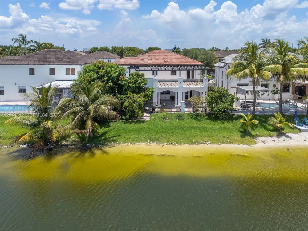 15262 SW 11th St Miami, FL 33194