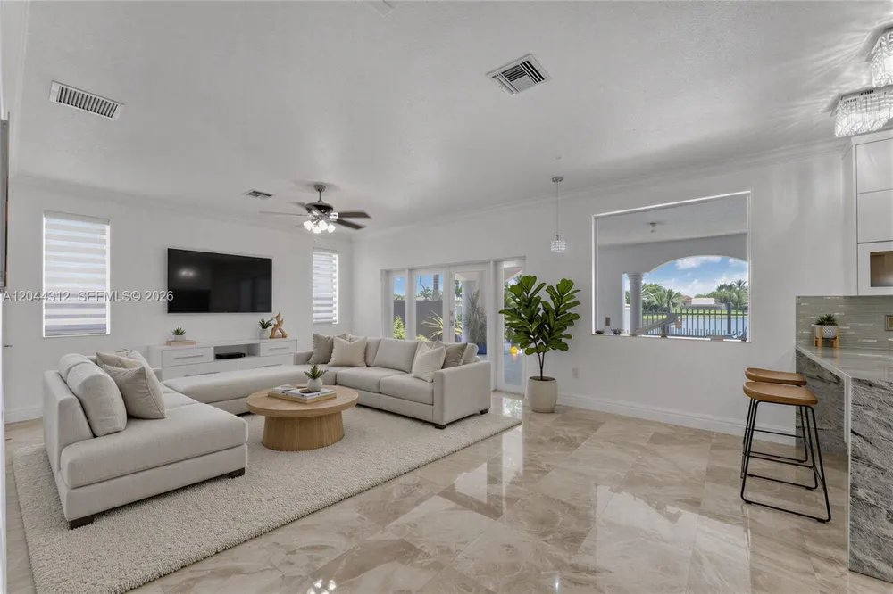 15262 SW 11th St Miami, FL 33194