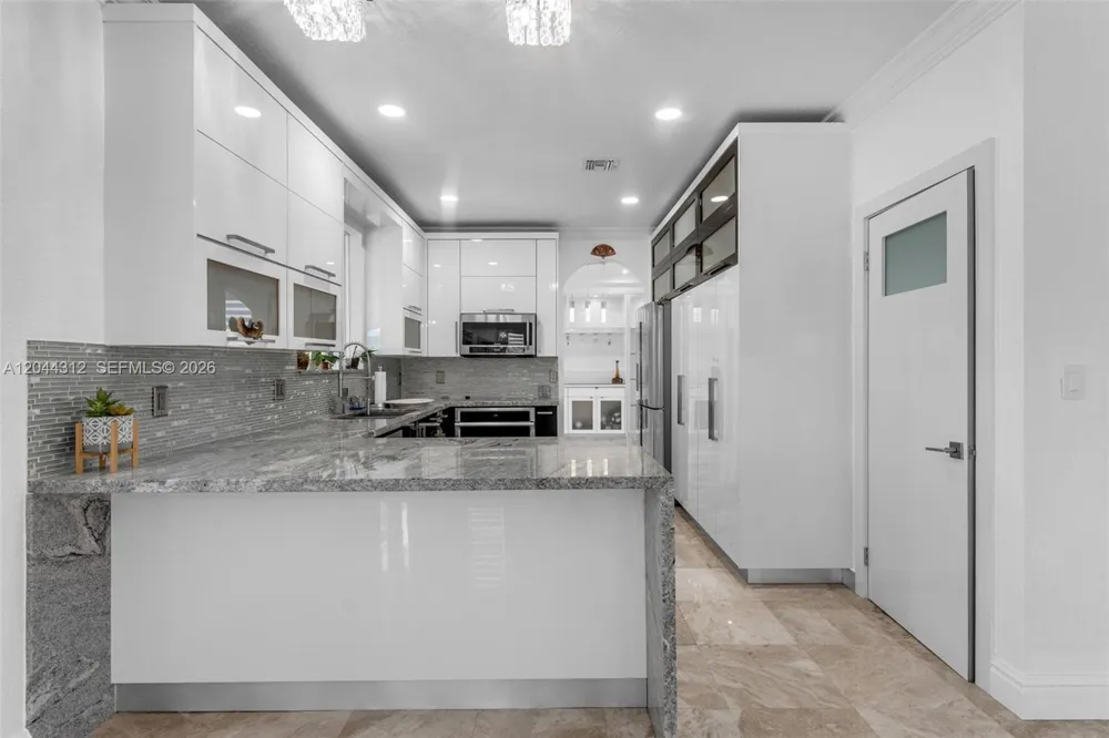 15262 SW 11th St Miami, FL 33194