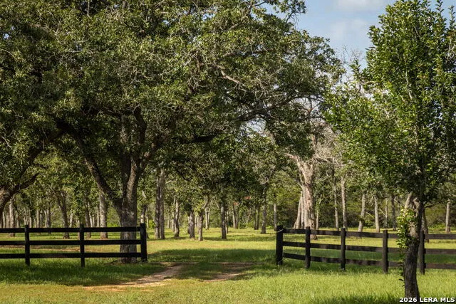 10488 STATE HIGHWAY 304 Harwood, TX 78632