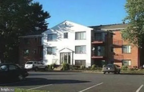 125 CLUBHOUSE DRIVE SW #8
