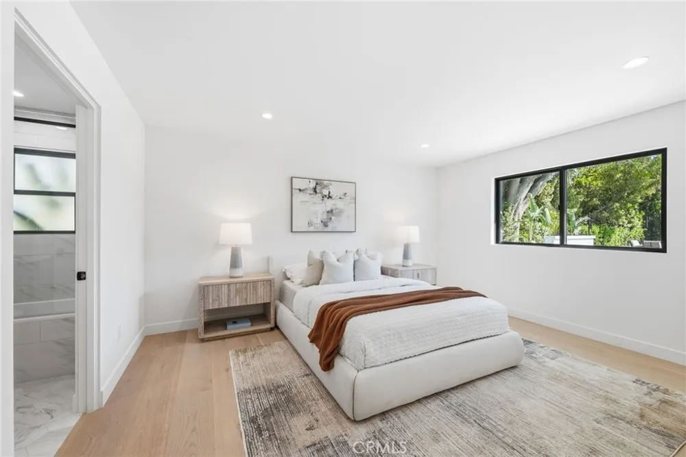 8400 White Oak Northridge, CA 91325