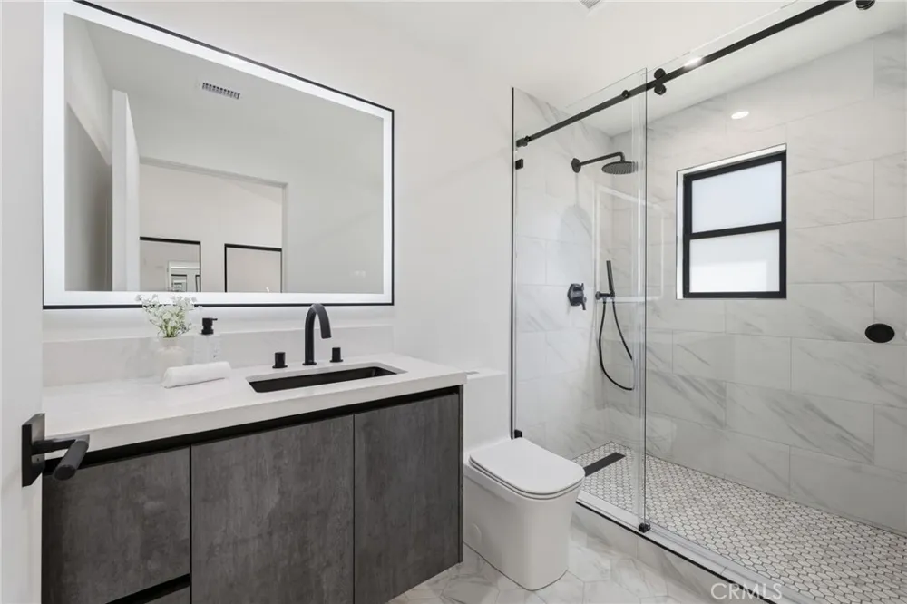 8400 White Oak Northridge, CA 91325