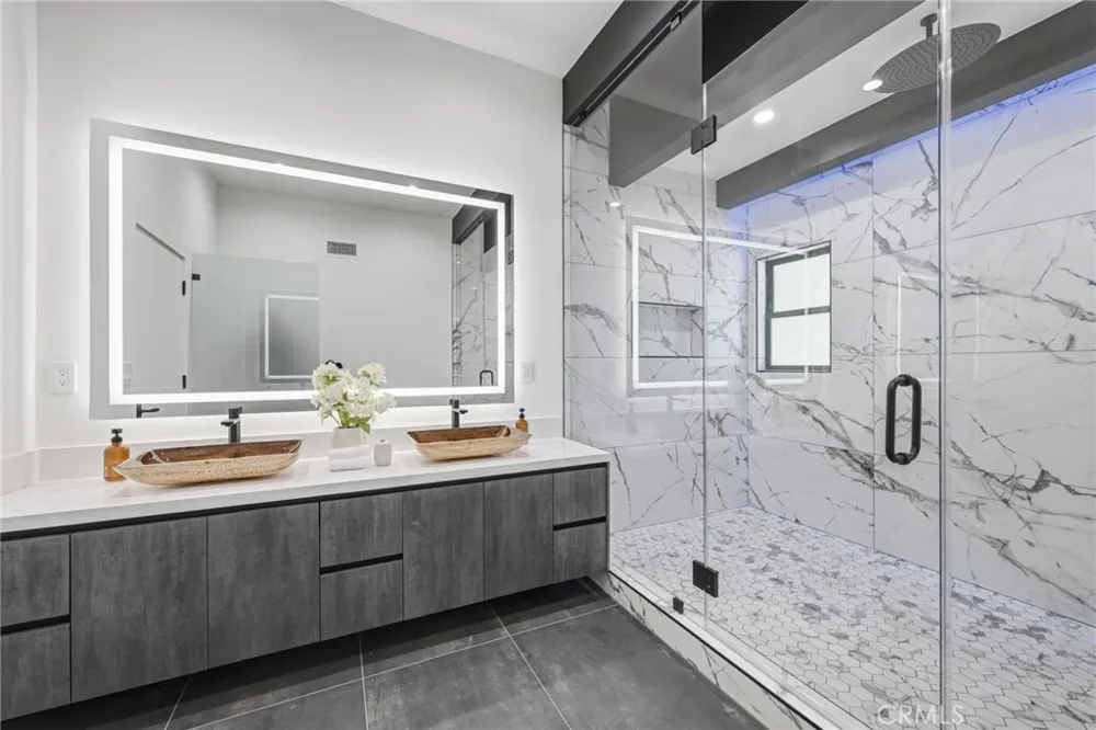 8400 White Oak Northridge, CA 91325