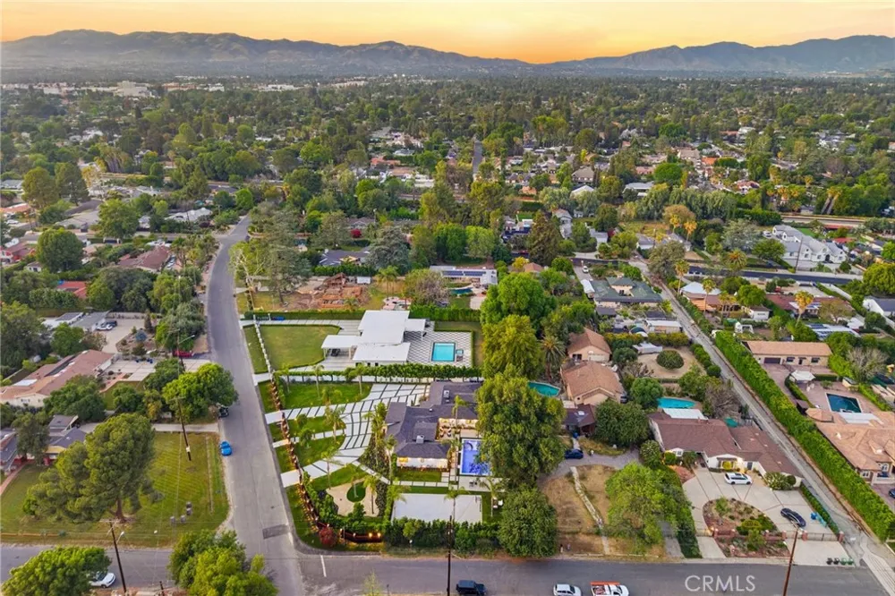 8400 White Oak Northridge, CA 91325