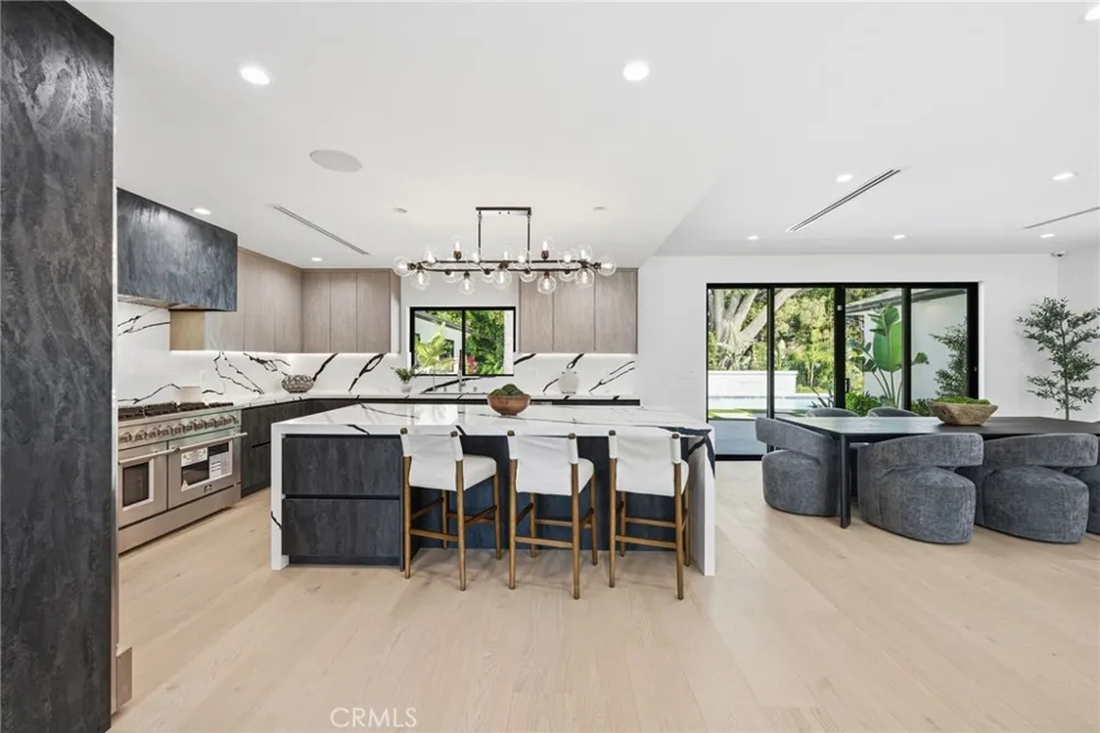 8400 White Oak Northridge, CA 91325