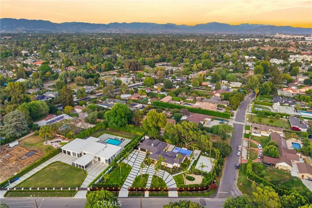 8400 White Oak Northridge, CA 91325