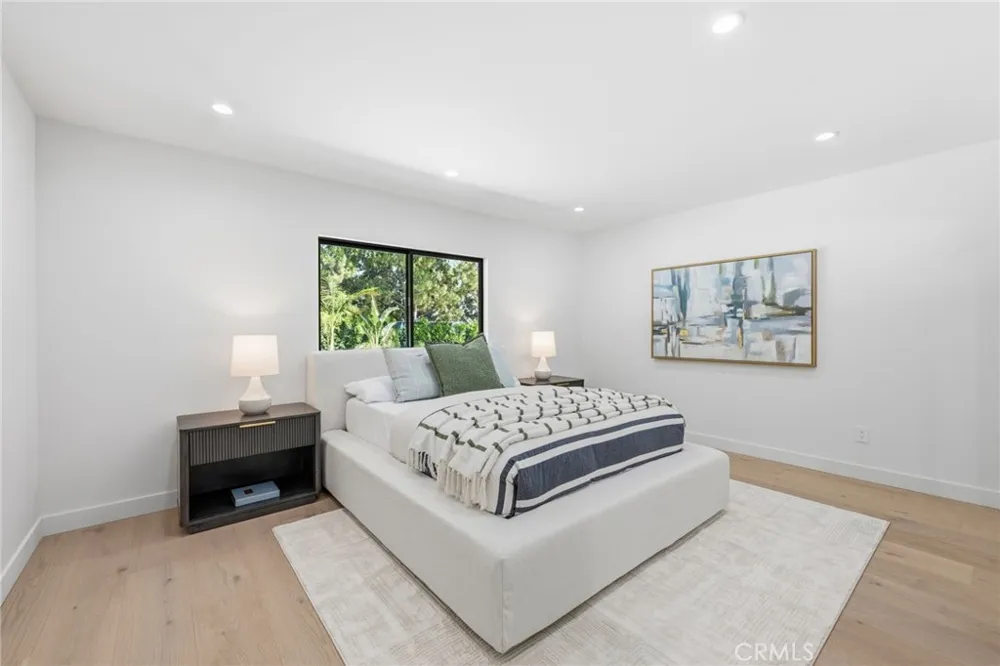 8400 White Oak Northridge, CA 91325