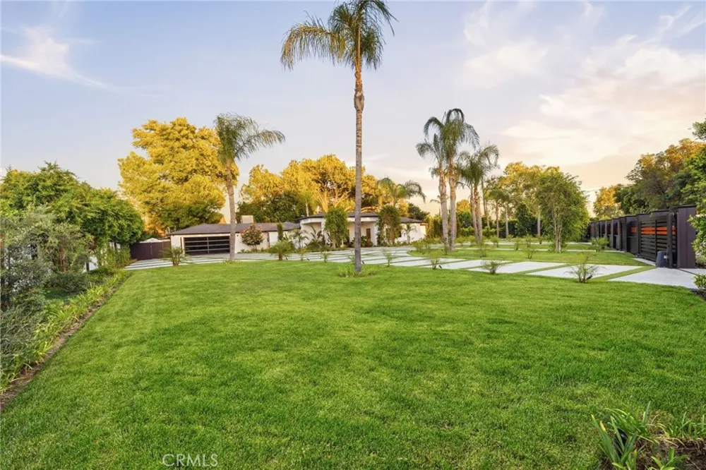 8400 White Oak Northridge, CA 91325