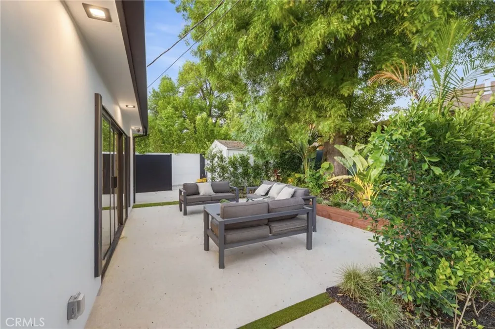8400 White Oak Northridge, CA 91325