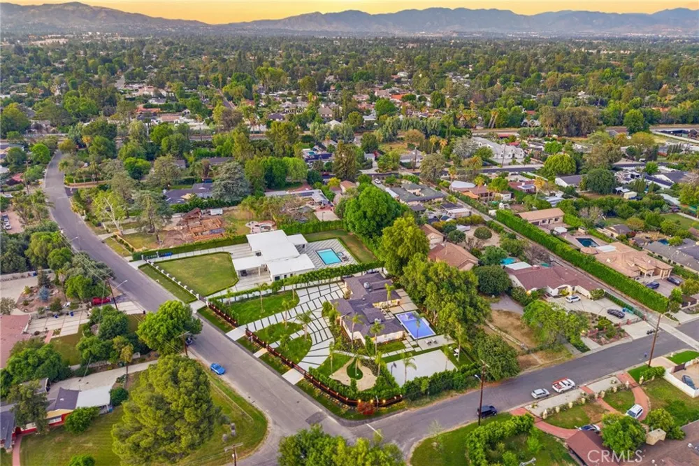 8400 White Oak Northridge, CA 91325
