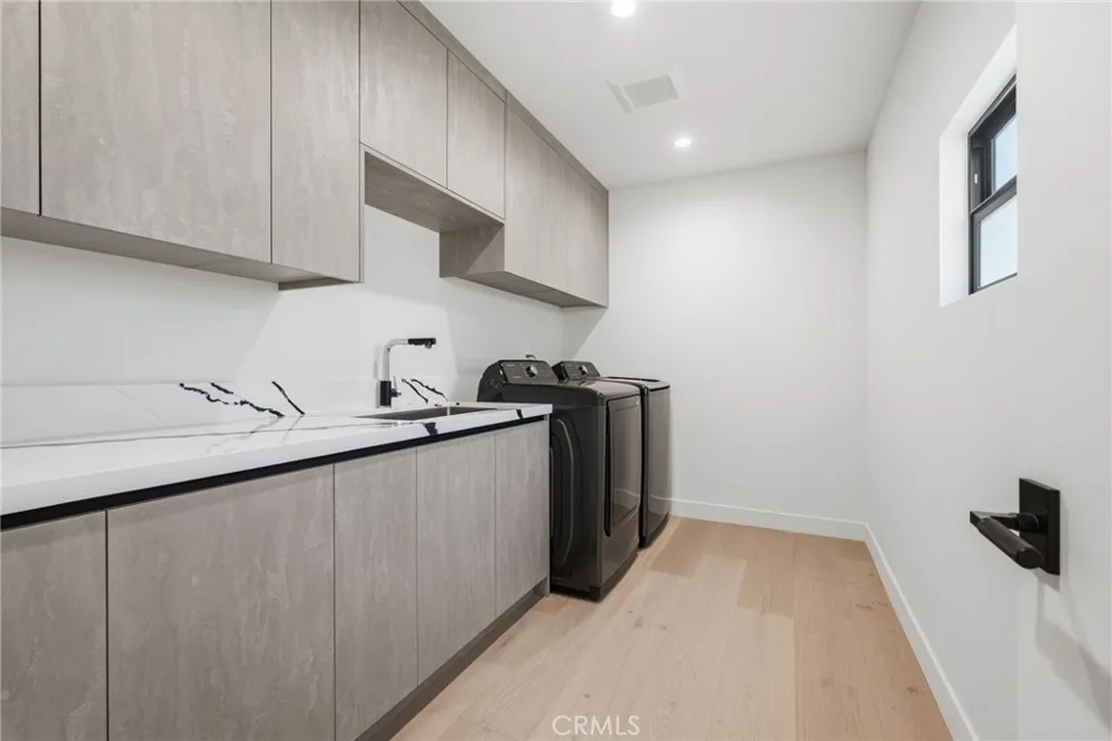 8400 White Oak Northridge, CA 91325