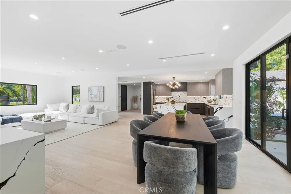 8400 White Oak Northridge, CA 91325