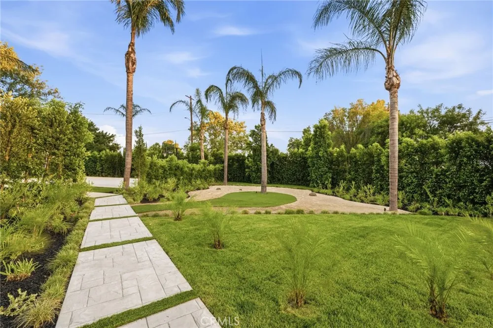 8400 White Oak Northridge, CA 91325