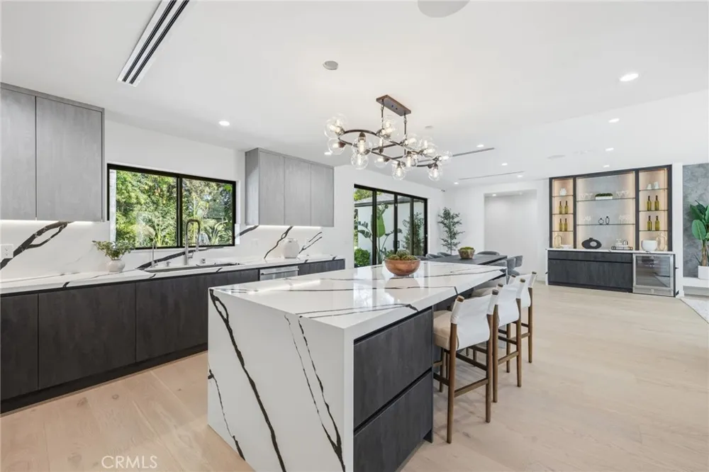 8400 White Oak Northridge, CA 91325