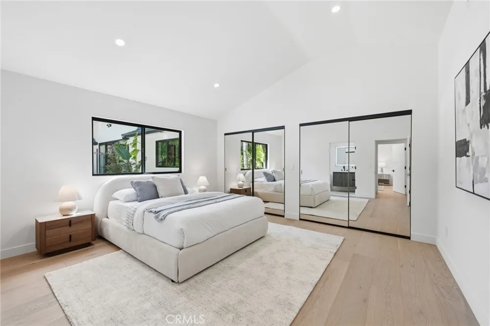 8400 White Oak Northridge, CA 91325