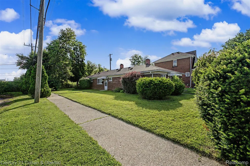 1432 Charter Street Lincoln Park City, MI 48146