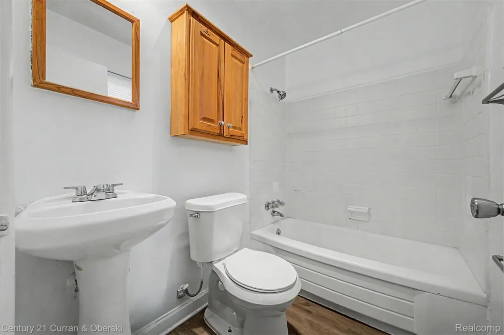 1432 Charter Street Lincoln Park City, MI 48146