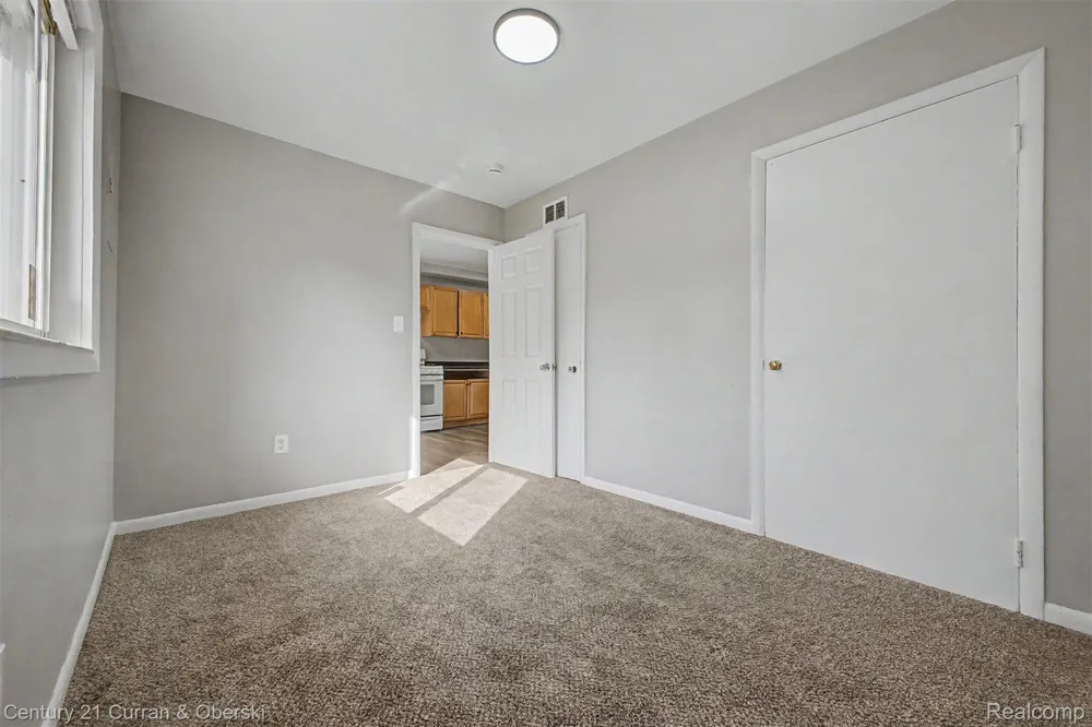 1432 Charter Street Lincoln Park City, MI 48146