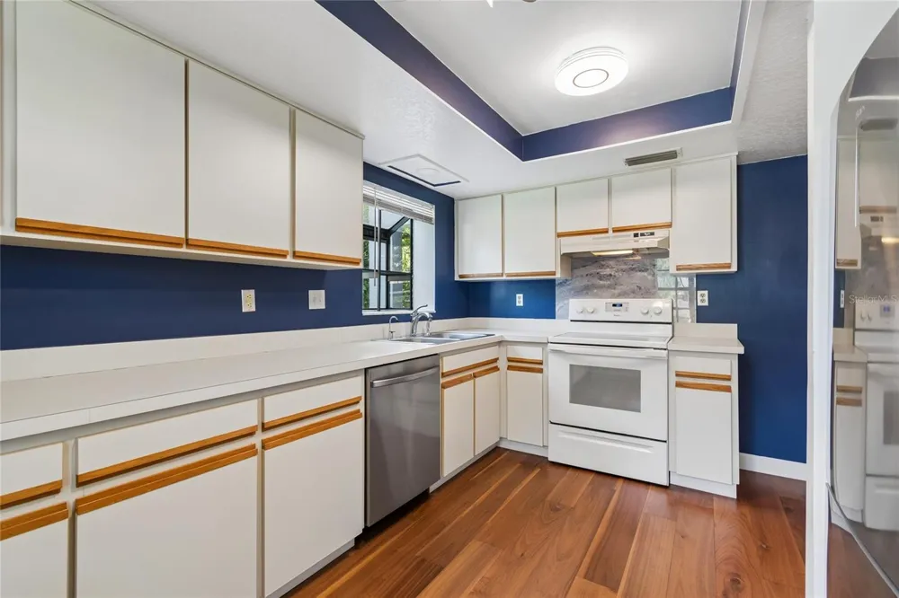 11800 PARK BOULEVARD #401 Seminole, FL 33772