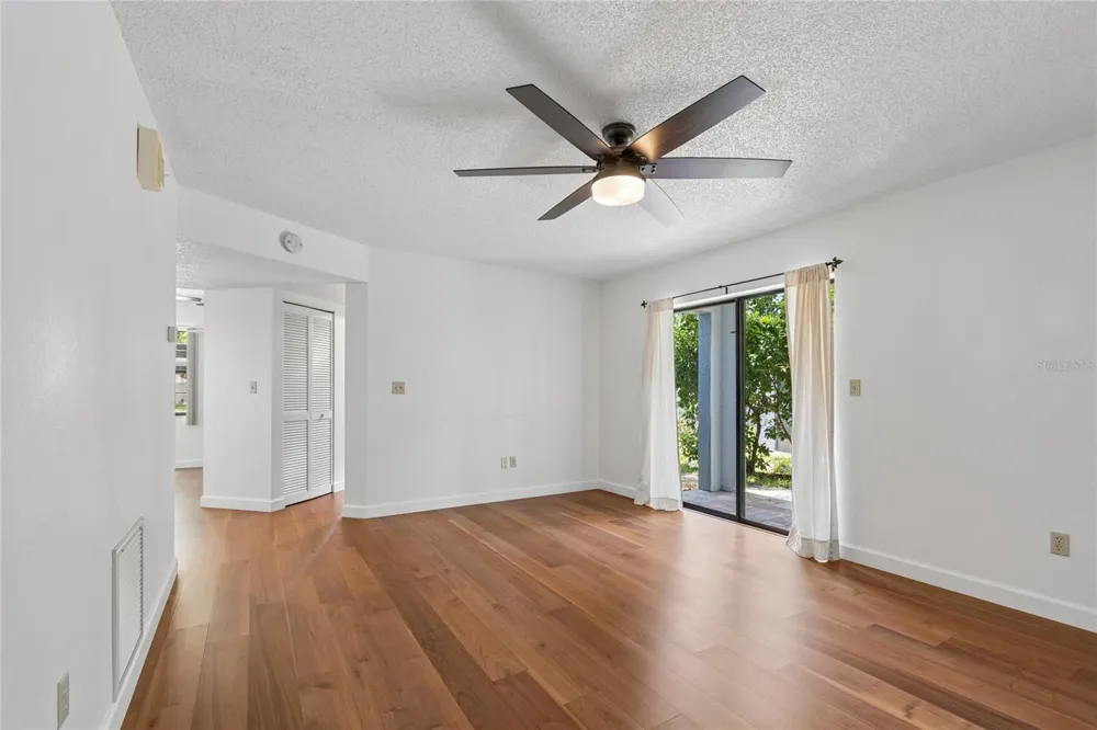 11800 PARK BOULEVARD #401 Seminole, FL 33772