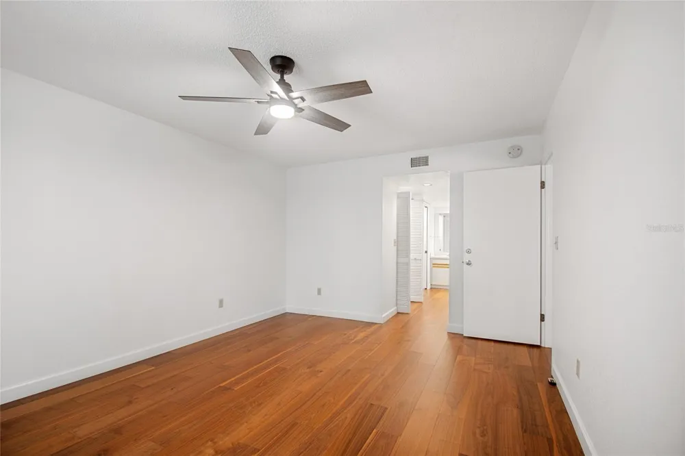 11800 PARK BOULEVARD #401 Seminole, FL 33772