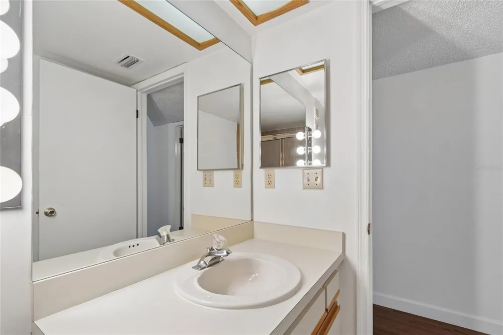 11800 PARK BOULEVARD #401 Seminole, FL 33772