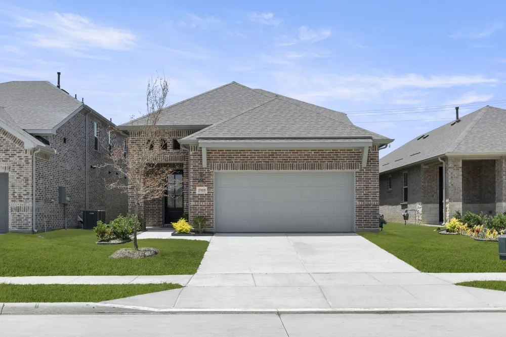 5909 Laurel Lake Lane Pilot Point, TX 76258