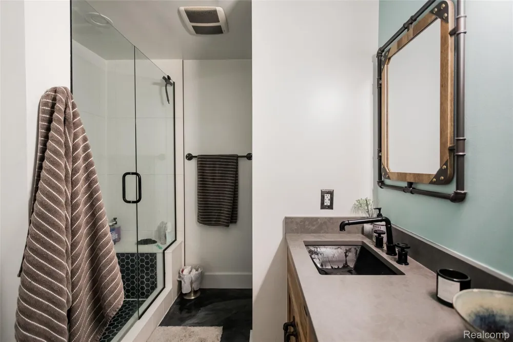 200 River Place Drive #12 Detroit City, MI 48207