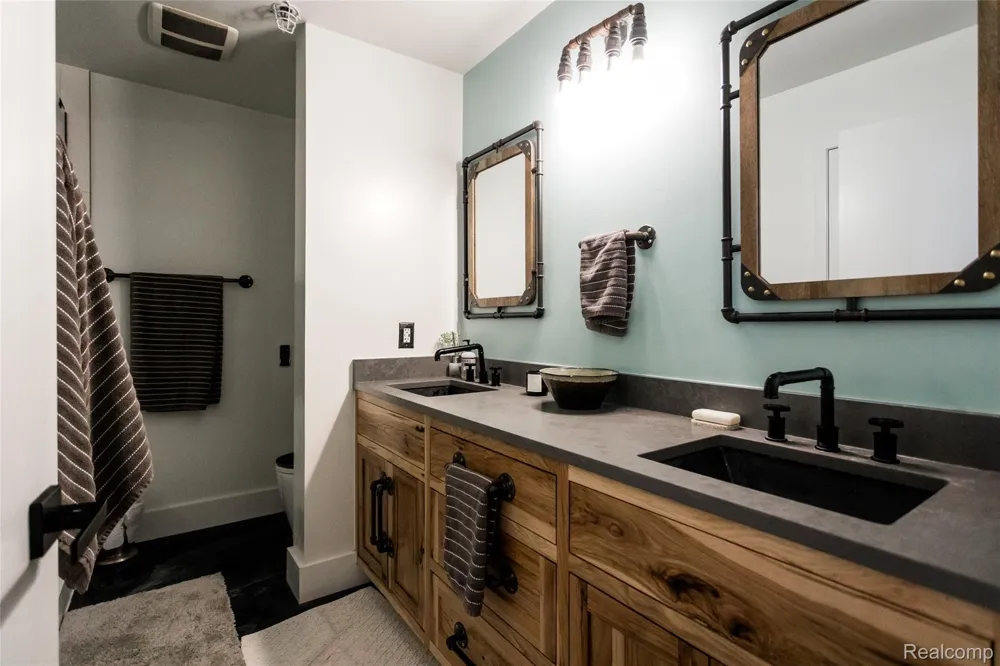 200 River Place Drive #12 Detroit City, MI 48207