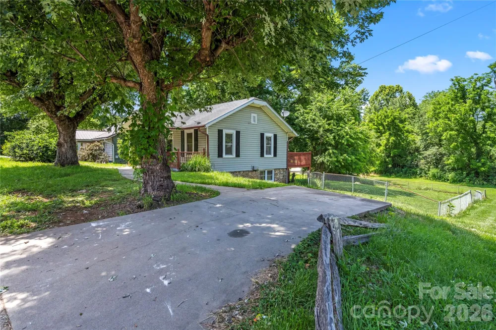 142 Substation Road Canton, NC 28716