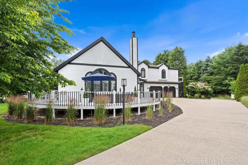 1729 Waukazoo Drive Park Township, MI 49424