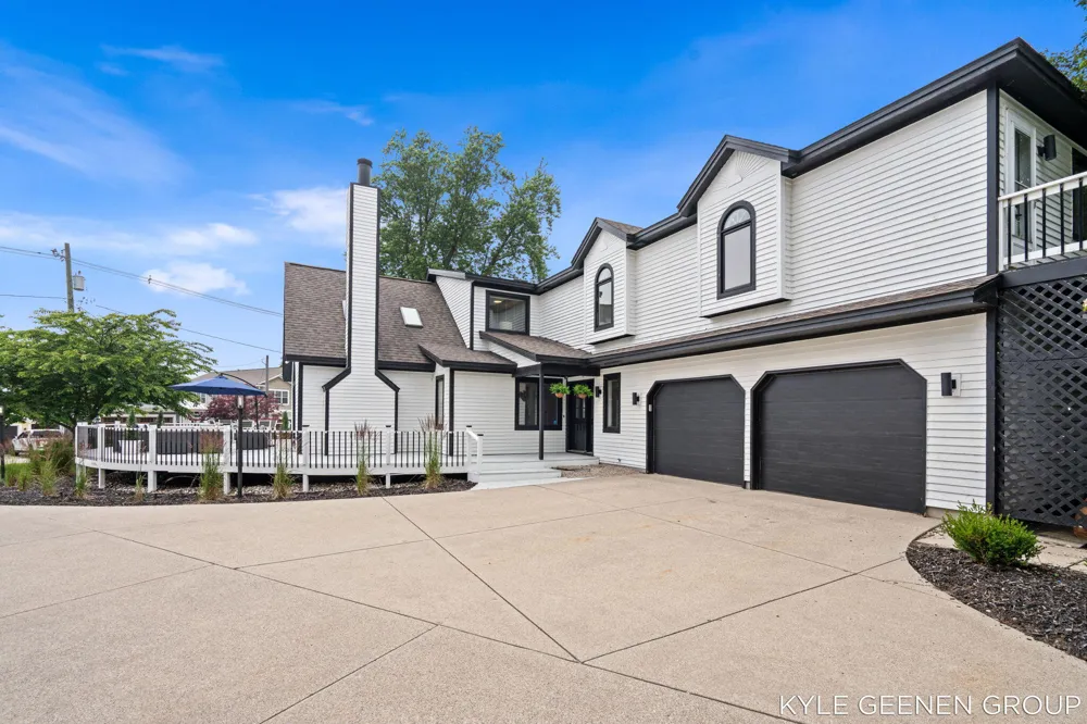 1729 Waukazoo Drive Park Township, MI 49424
