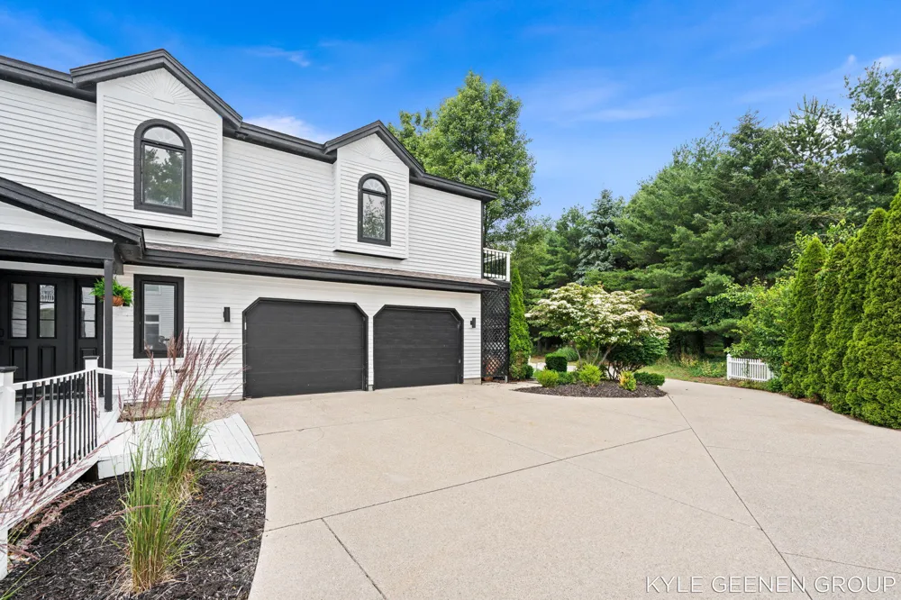1729 Waukazoo Drive Park Township, MI 49424