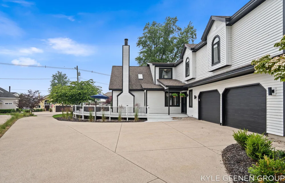 1729 Waukazoo Drive Park Township, MI 49424
