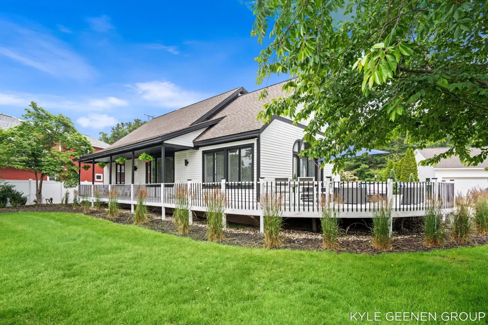 1729 Waukazoo Drive Park Township, MI 49424