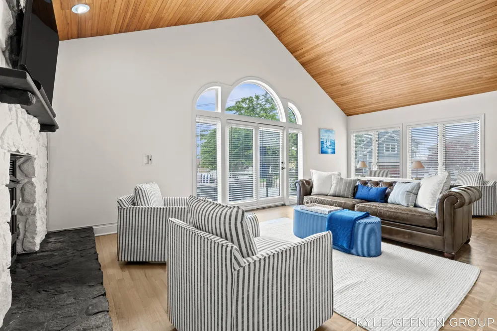 1729 Waukazoo Drive Park Township, MI 49424