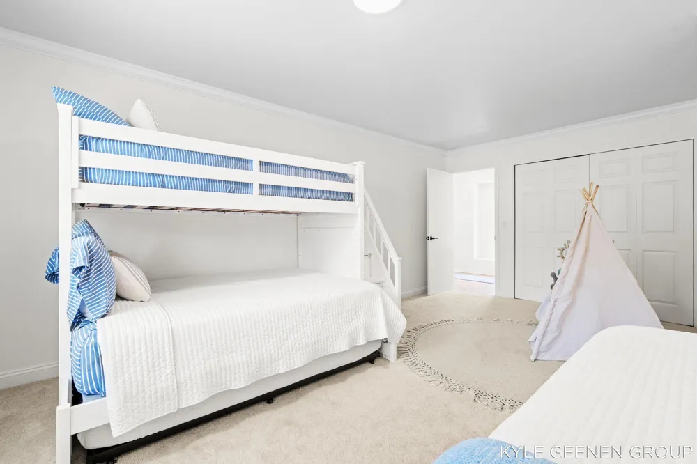 1729 Waukazoo Drive Park Township, MI 49424